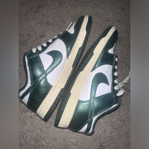 WMNS Dunk Low - Picture 6 of 6